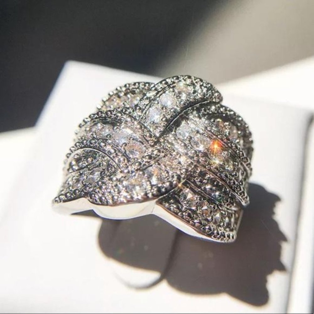 NEW 18k White Gold Diamond Halo Wedding Ring - Picture 2 of 6